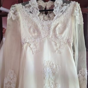 Vintage Cream Lace Wedding Dress